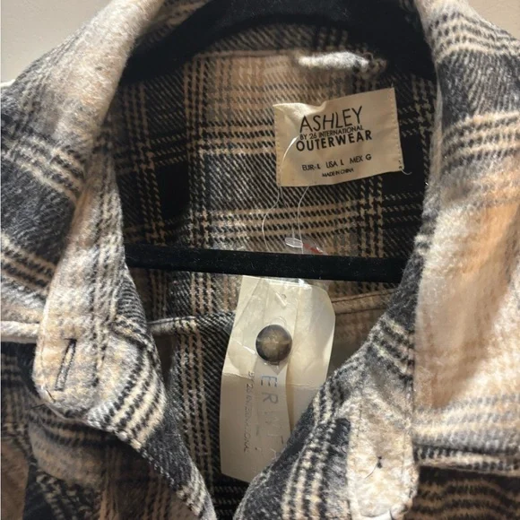 NWT Plaid Outerwear Jacket - Picture 4 of 9